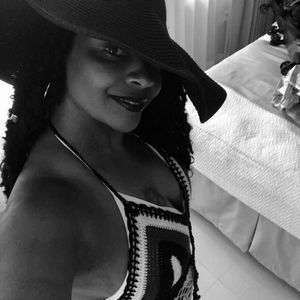 Meet your Posher, Avonette